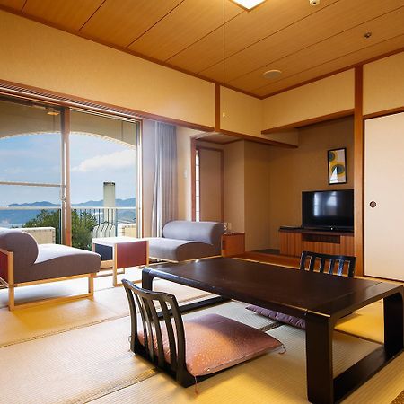 พลาซา อะวะจิชิมะ - ซุโตะโมะ ออนเซน Hotel Minamiawaji ภายนอก รูปภาพ