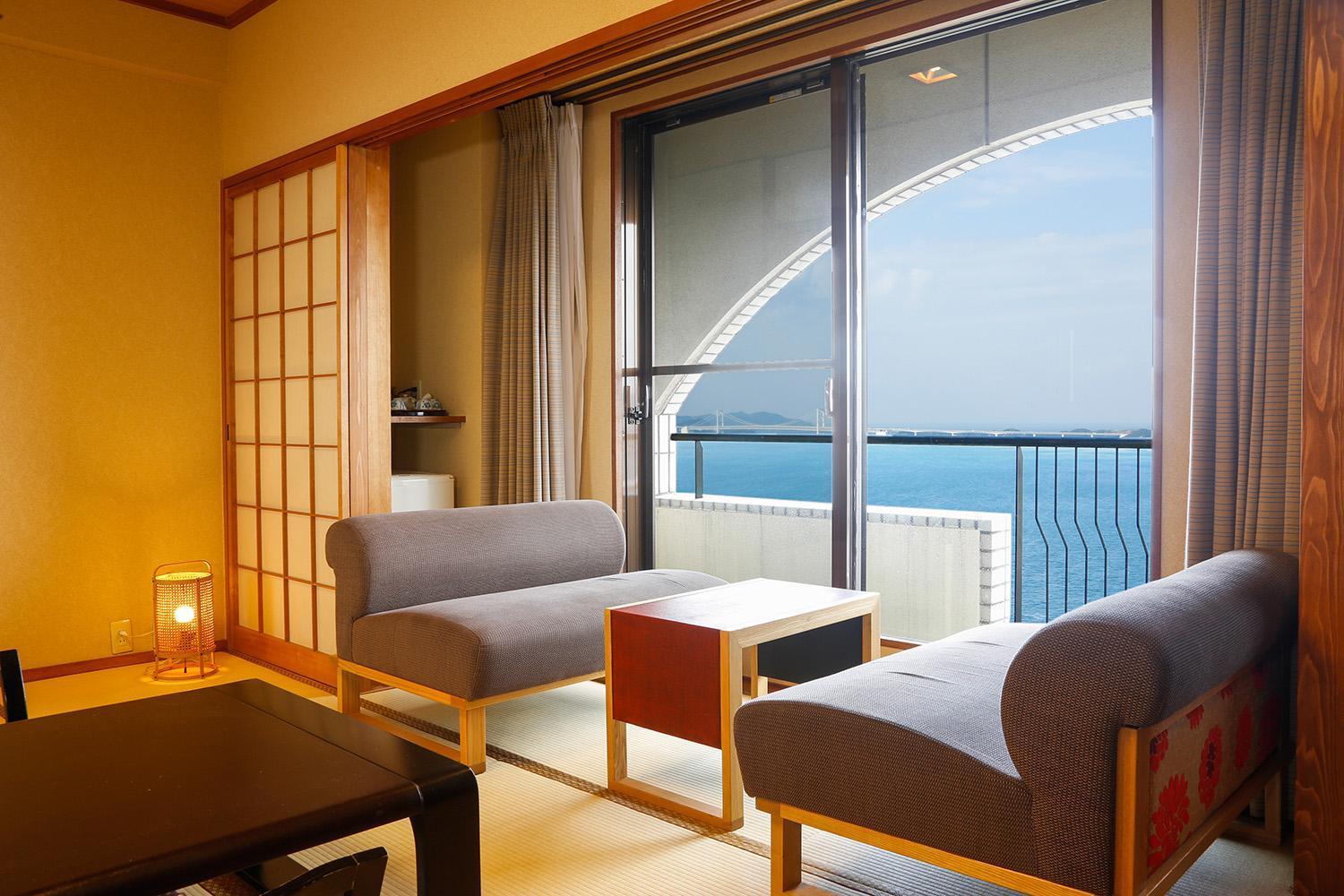 พลาซา อะวะจิชิมะ - ซุโตะโมะ ออนเซน Hotel Minamiawaji ภายนอก รูปภาพ
