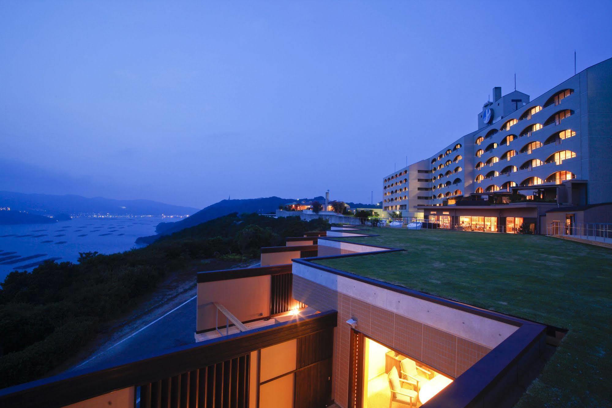 พลาซา อะวะจิชิมะ - ซุโตะโมะ ออนเซน Hotel Minamiawaji ภายนอก รูปภาพ